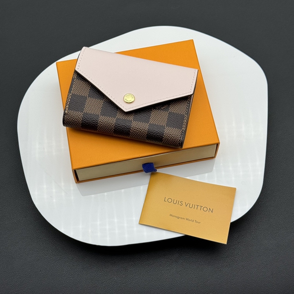 LVコピーウォレット着用イメージ